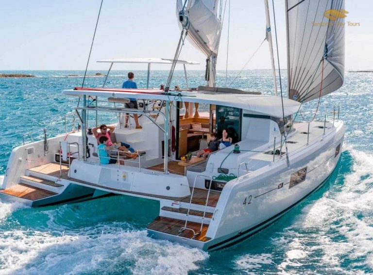 Refreshing Caldera Catamaran Cruise with Meal & Drinks Santorini